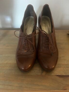 2000s Nine West Oxford Heels